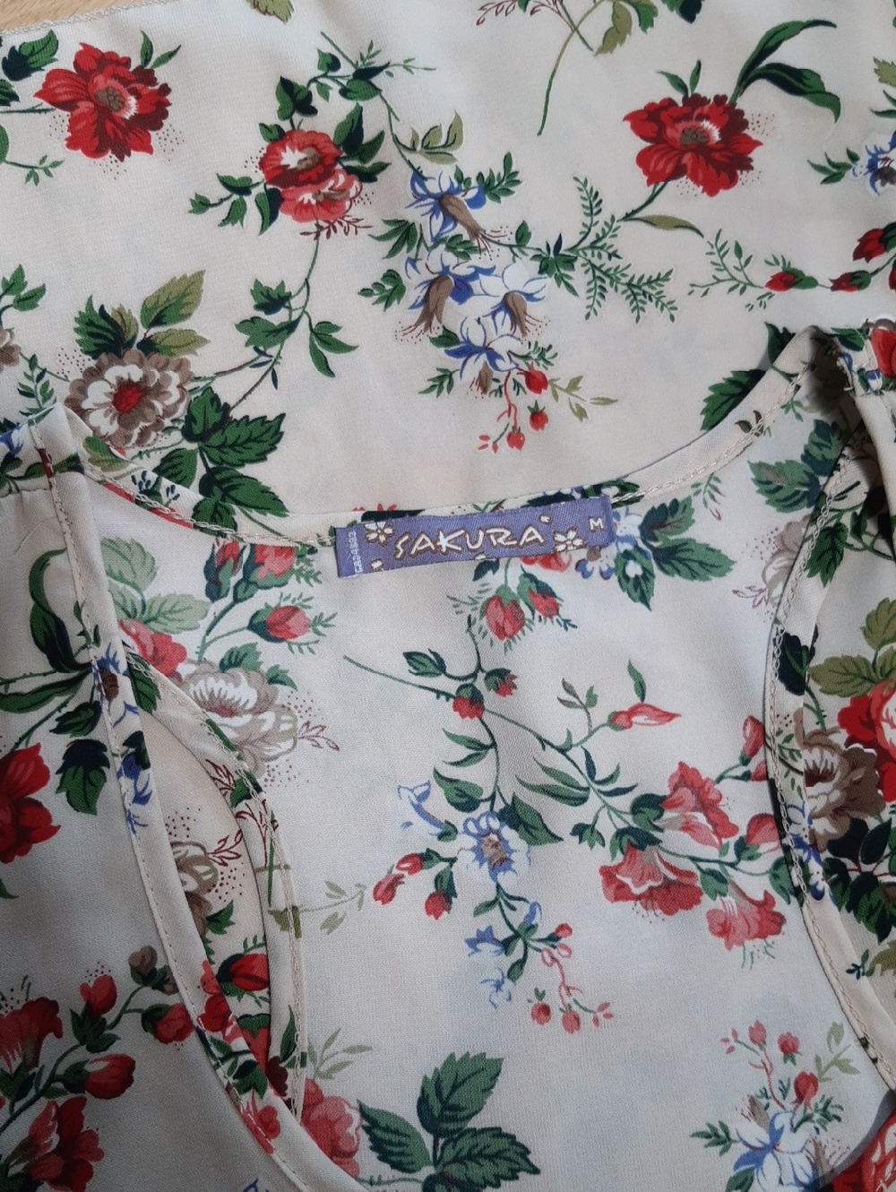 Sakura Floral Button-Front Racer back Sleeveless Blouse - Red Roses - Picture 2 of 4